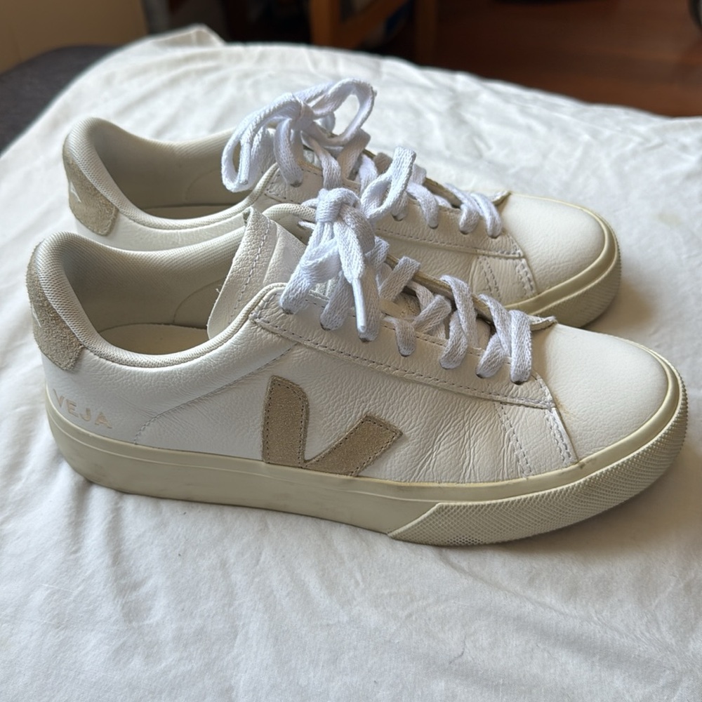 VEJA Women's Sneakers - Size: US-6/ EUR - 37